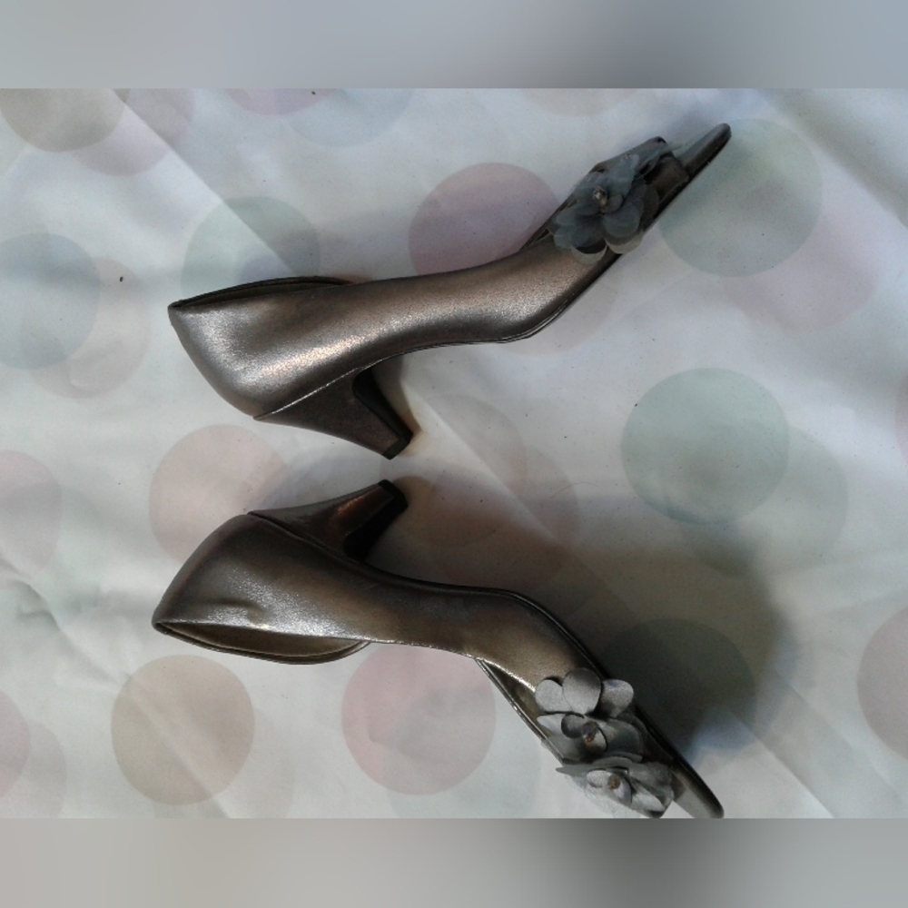 Shoes - Picture 5 of 6